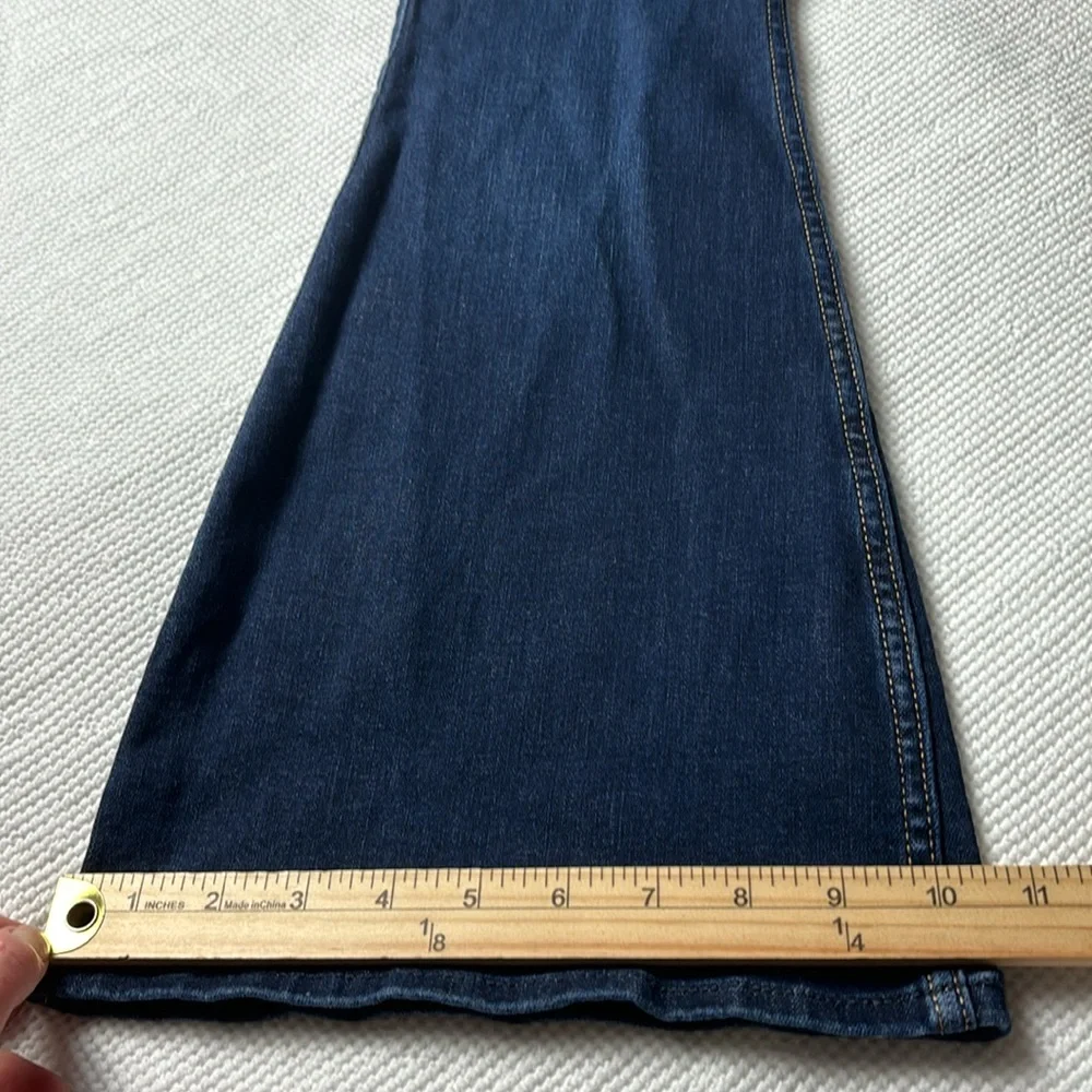 Hollister High Rise Flare Dark Wash Jeans with Stretch Jeans Size 4 Short (27 S) - Picture 10 of 12